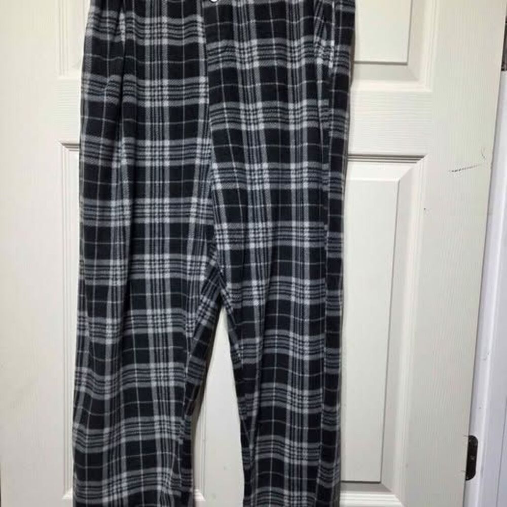 Men's Essential Sleepwear size XL black and gray plaid fleece sleep pants